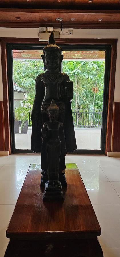 Retro Quarter Mb Vandrerhjem Siem Reap Rom bilde